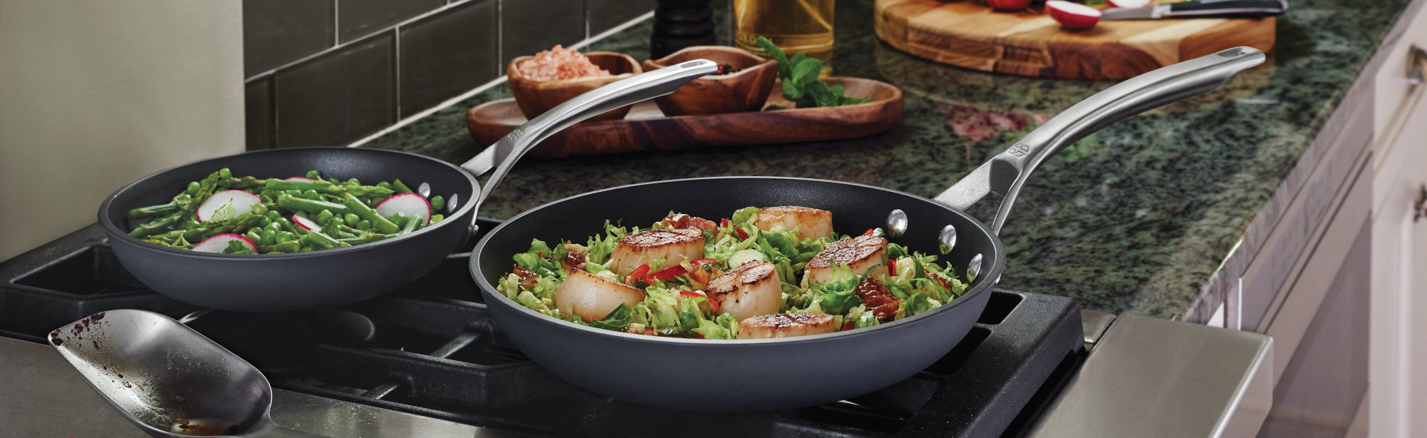 Calphalon Signature™ Nonstick 8in. and 10in. Omelette Pan Set